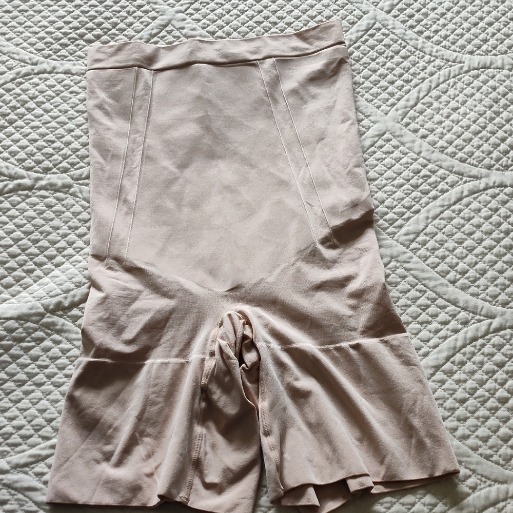 SPANX Women's Shapewear Shorts .